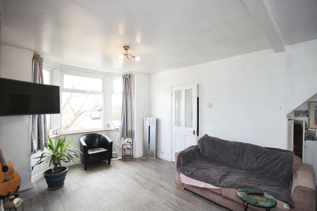 Property photo 3 of 23 6A1323Bb-Living 20Room 203.Jpg