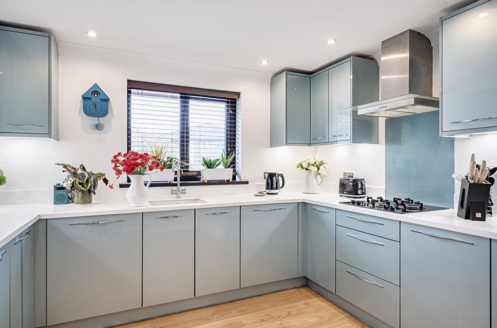 Property photo 2 of 22 1369558-2-68ee54B...