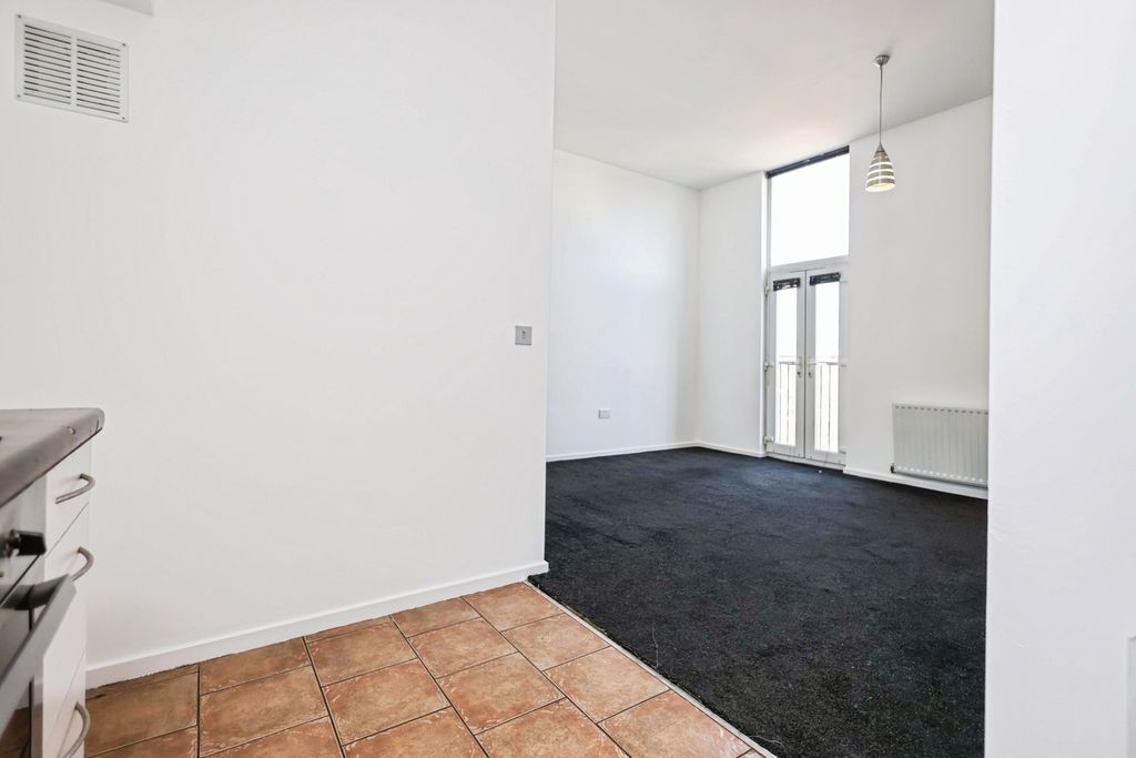 Property photo 3 of 15 Pbox-Img.Jpg