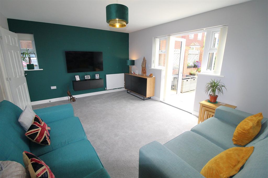 Property photo 2 of 17 Lounge 2.Jpg