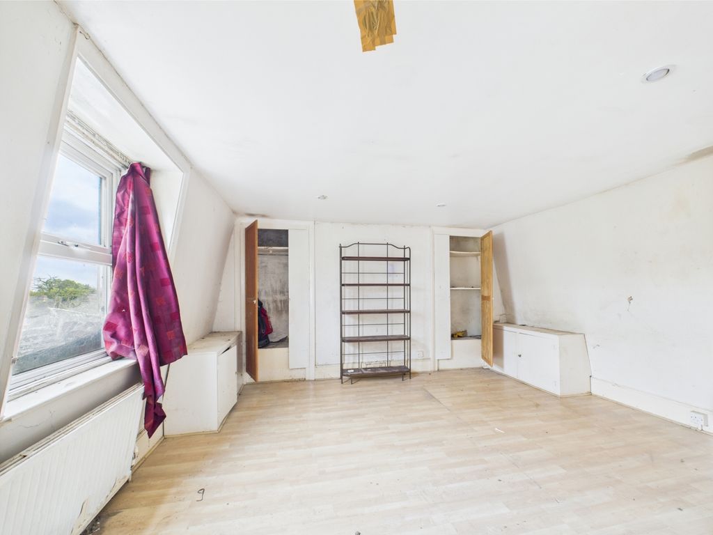 Property photo 3 of 7 Cam03750G0-Pr0047-Still005