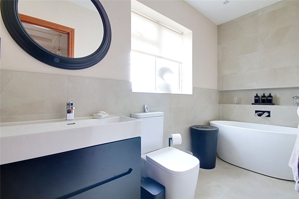 Property photo 3 of 31 Picture No. 10