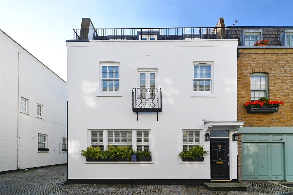 Property photo 1 of 18 12A-Lyall-Mews (18).Jpg