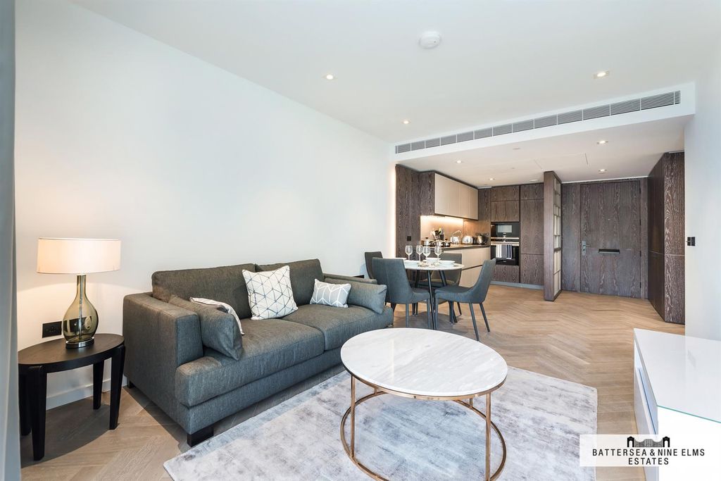 Property photo 2 of 32