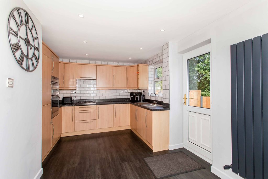 Property photo 2 of 40