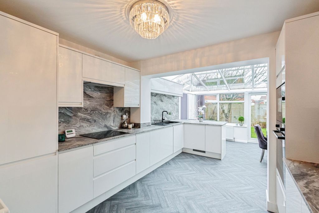 Property photo 1 of 16 Kitchen/Diner