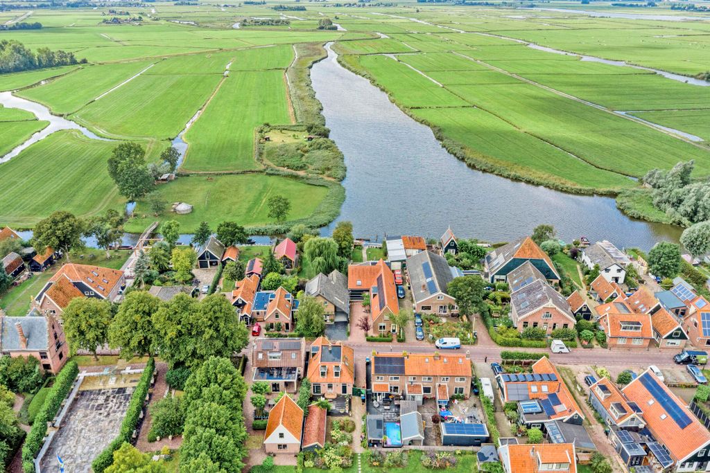 Property photo 2 of 53