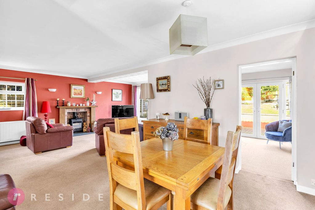 Property photo 2 of 25 Lounge / Dining Area