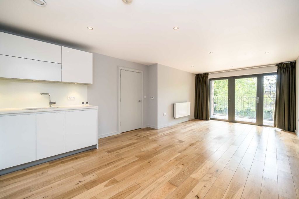 Property photo 2 of 7