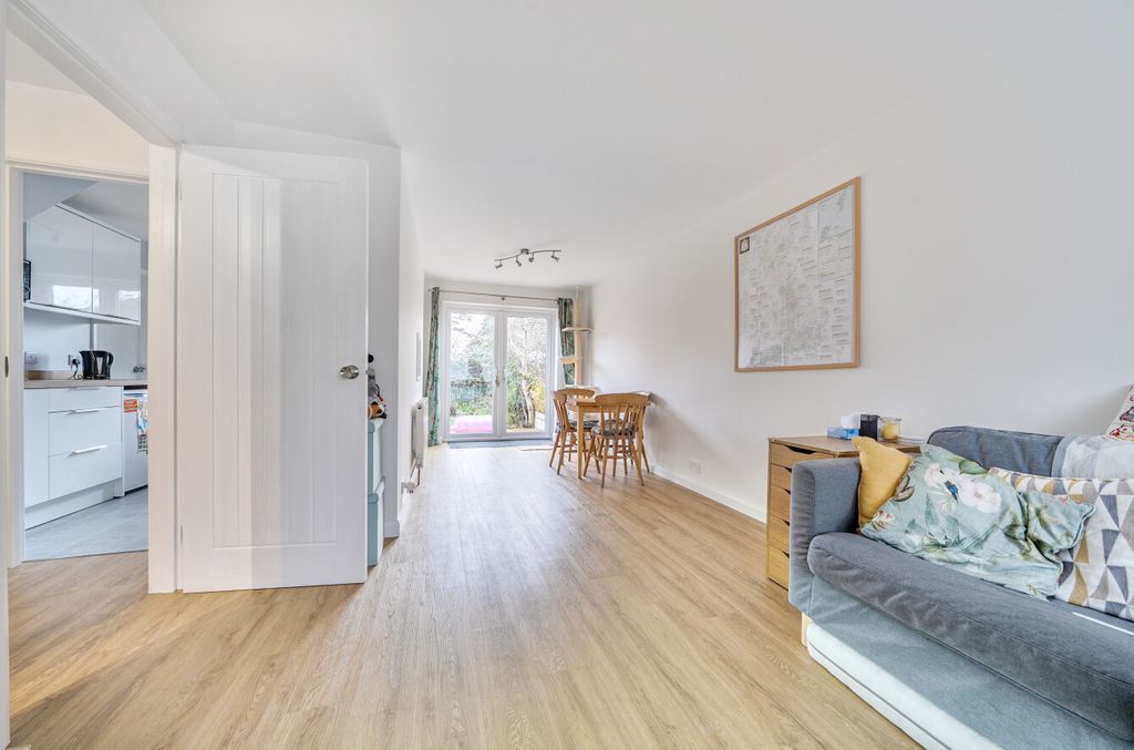 Property photo 3 of 12 1383718-24-69651c...