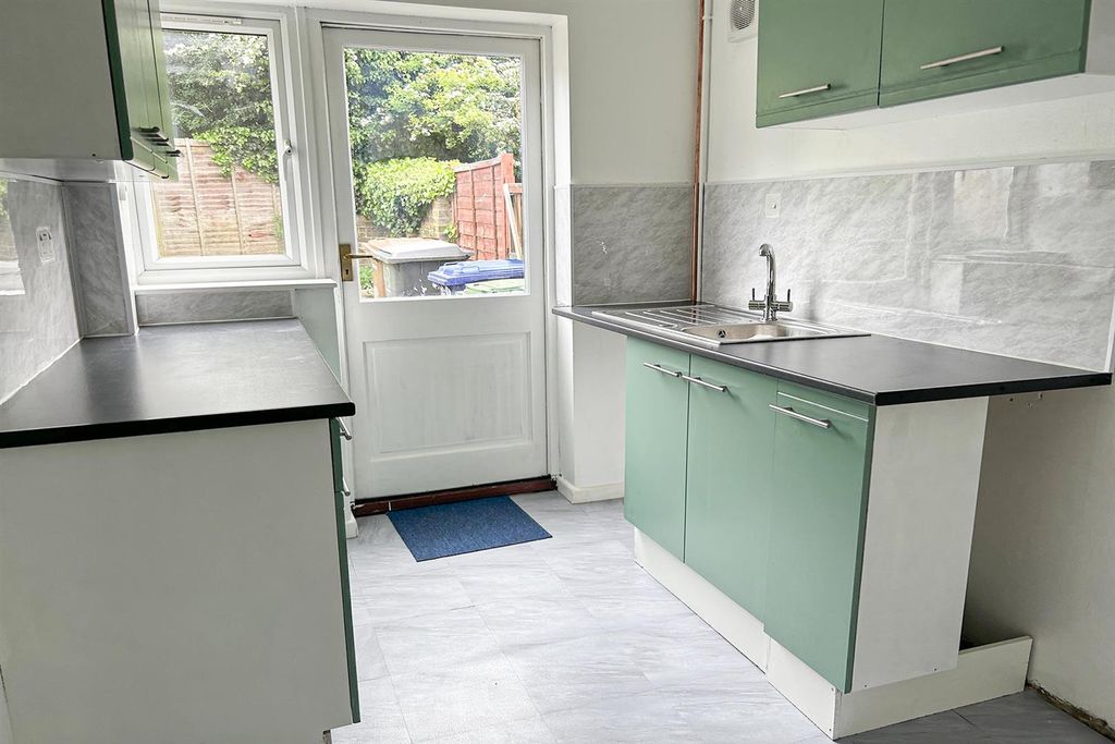 Property photo 3 of 10 Kitchen.Jpg