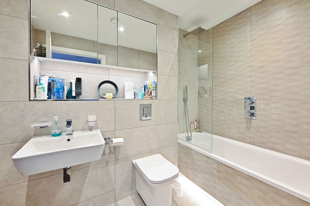 Property photo 3 of 6 Bathroom