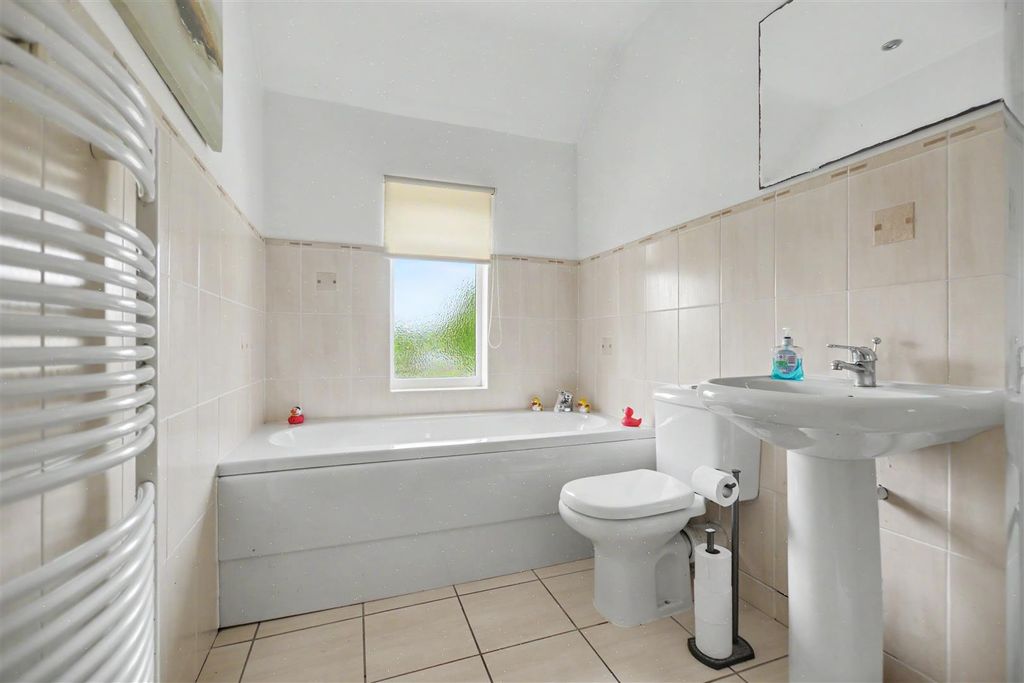 Property photo 1 of 21 Bathroom_1.Jpeg