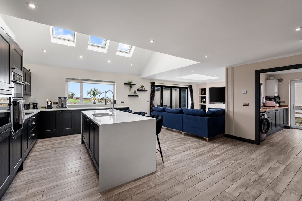 Property photo 2 of 35