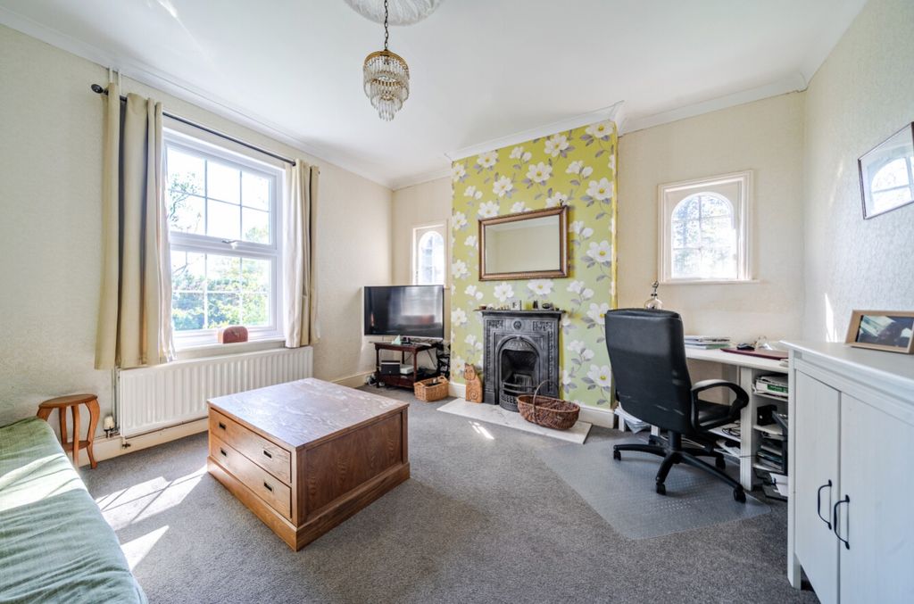 Property photo 2 of 26 1448199-6-69E81Db8Aba16