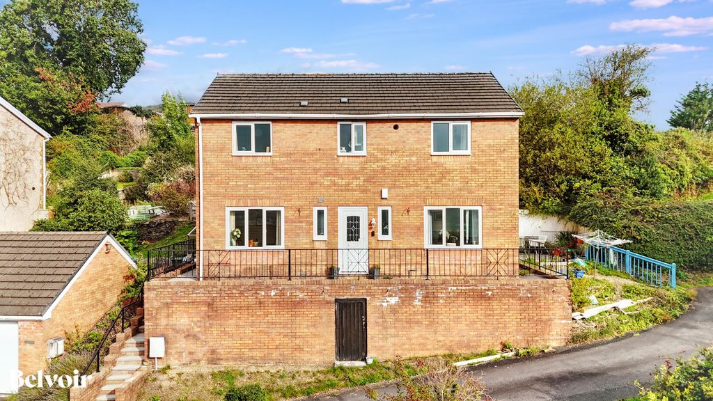 Property photo 3 of 27