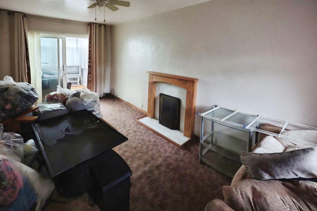 Property photo 3 of 11 2F277Ac1-Picture2.Jpg