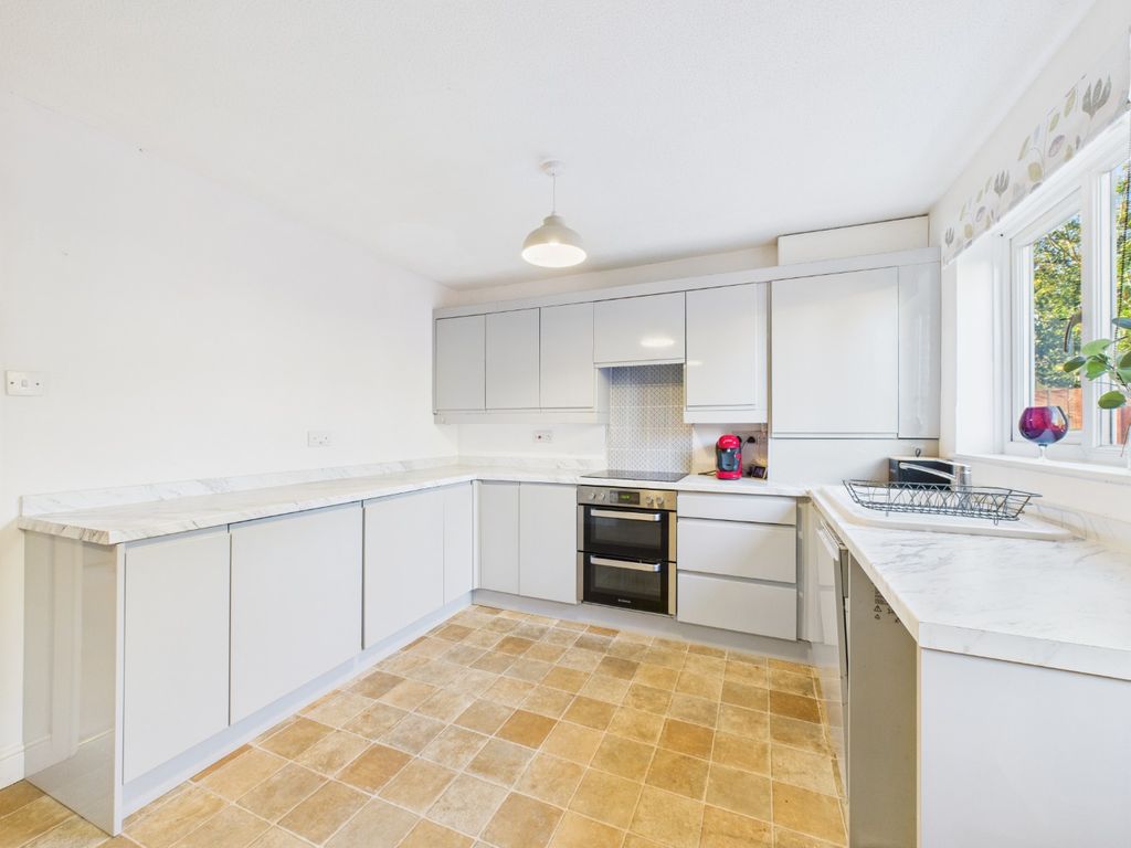 Property photo 2 of 13 4677944