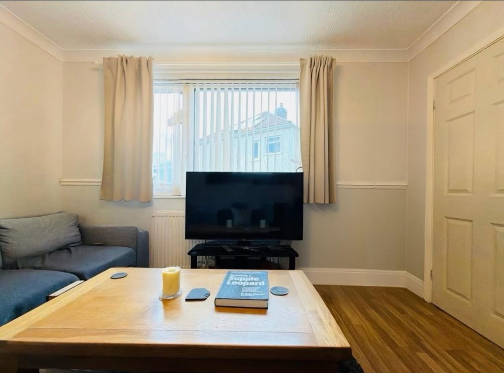 Property photo 3 of 18 Lounge