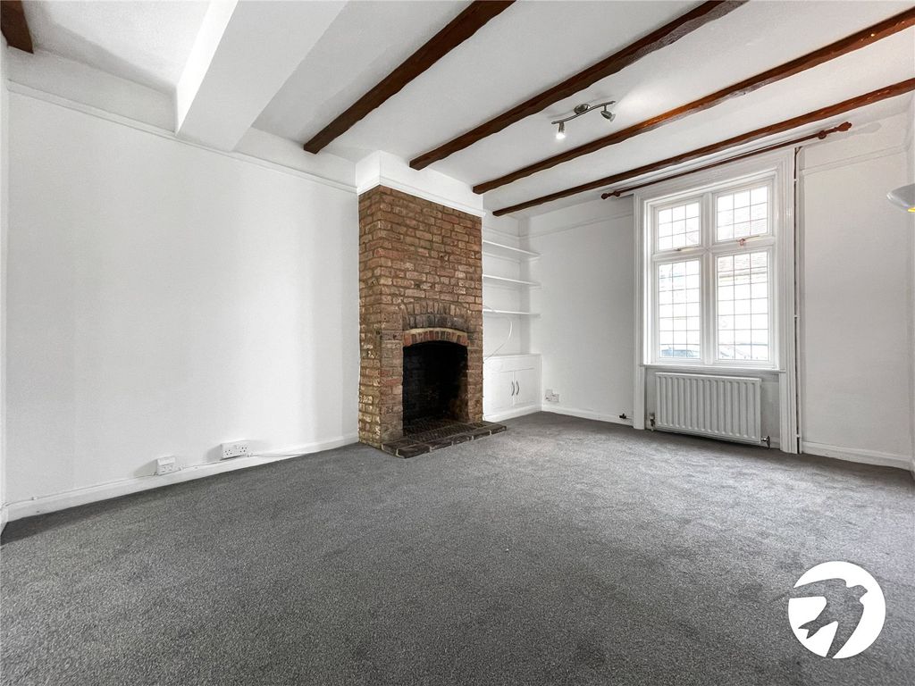 Property photo 3 of 10 Lounge