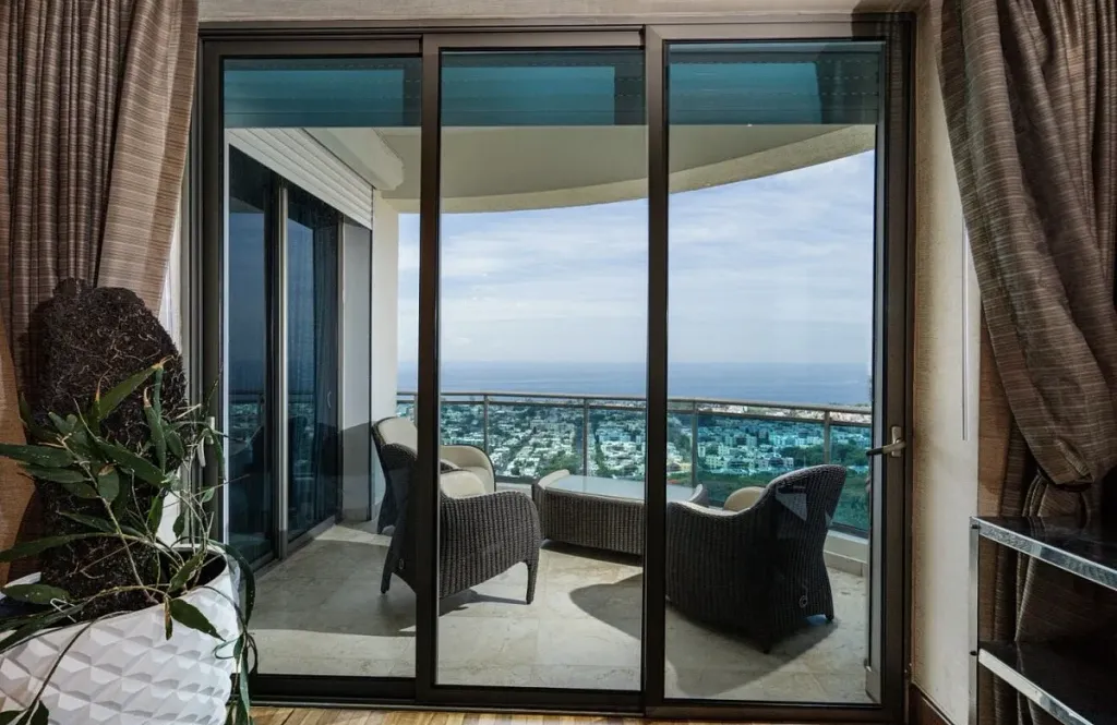 Property photo 3 of 42