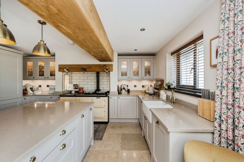 Property photo 2 of 27 Pbox-Img.Jpg