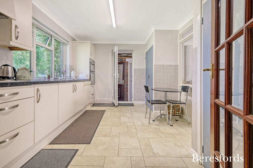 Property photo 2 of 18 Kitchen