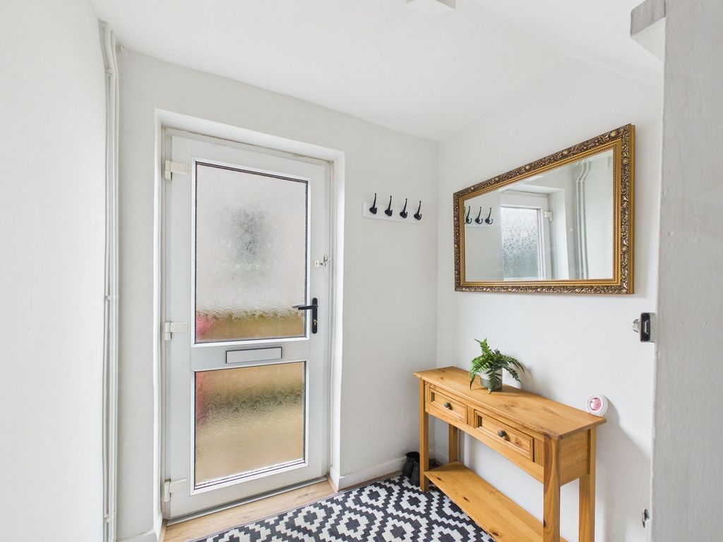 Property photo 2 of 18 Entrance Hall