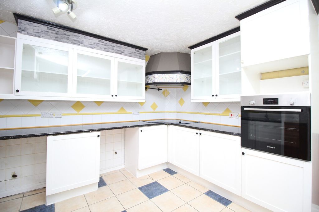 Property photo 3 of 10 Kitchen View 1