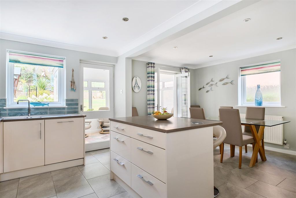 Property photo 3 of 21 1498043-14-6A68A5782E5Bf.Jpg