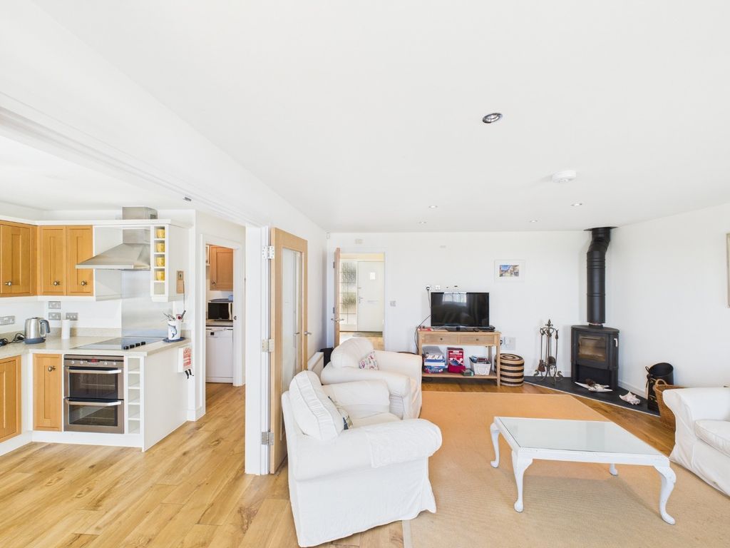 Property photo 2 of 18 3954275