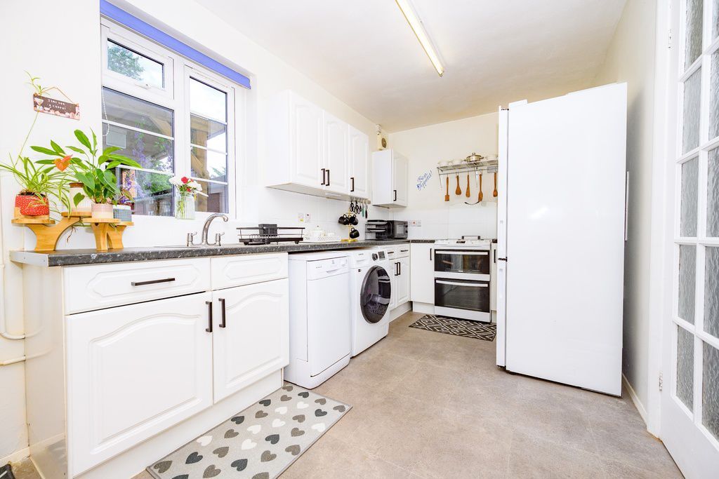 Property photo 2 of 17 Kitchen