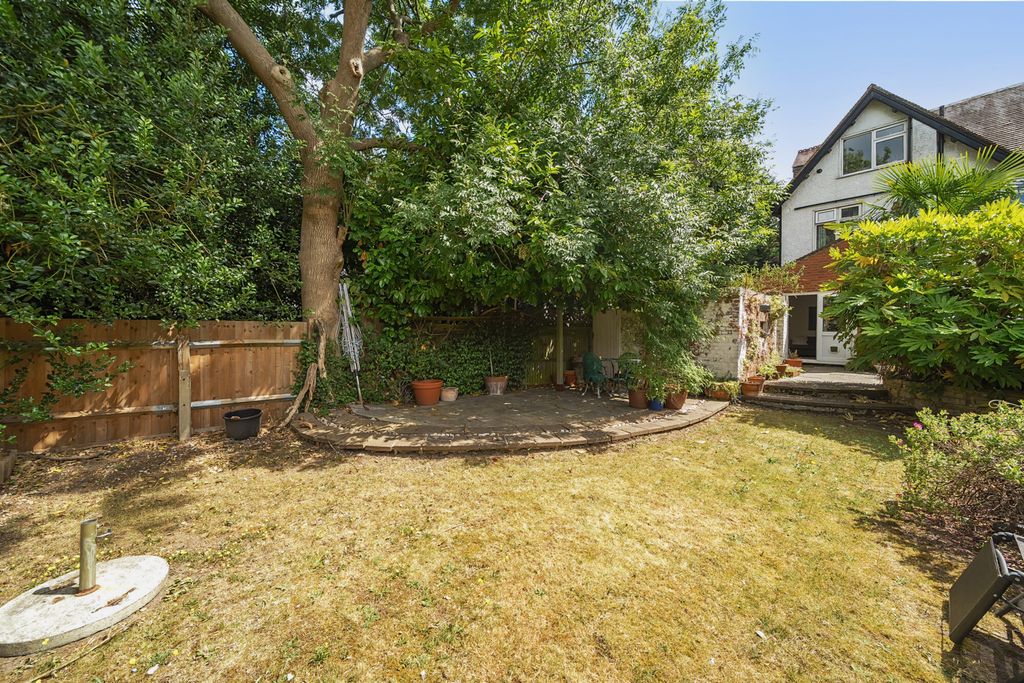 Property photo 3 of 11 Outside Space