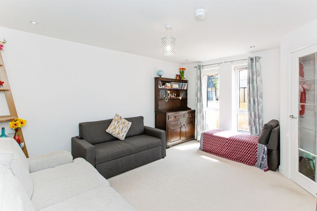 Property photo 3 of 17