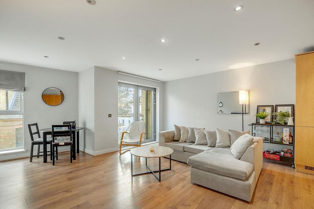 Property photo 3 of 14 Batterseasquare1,Flat14-8.Jpg
