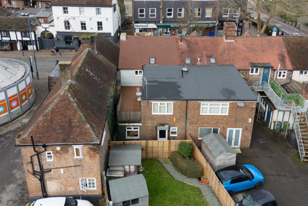 Property photo 3 of 9 33 High Street, Billingshurst Rh14 9Pp