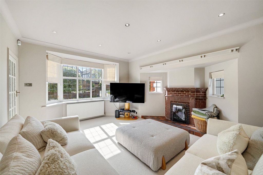 Property photo 2 of 32 Reception