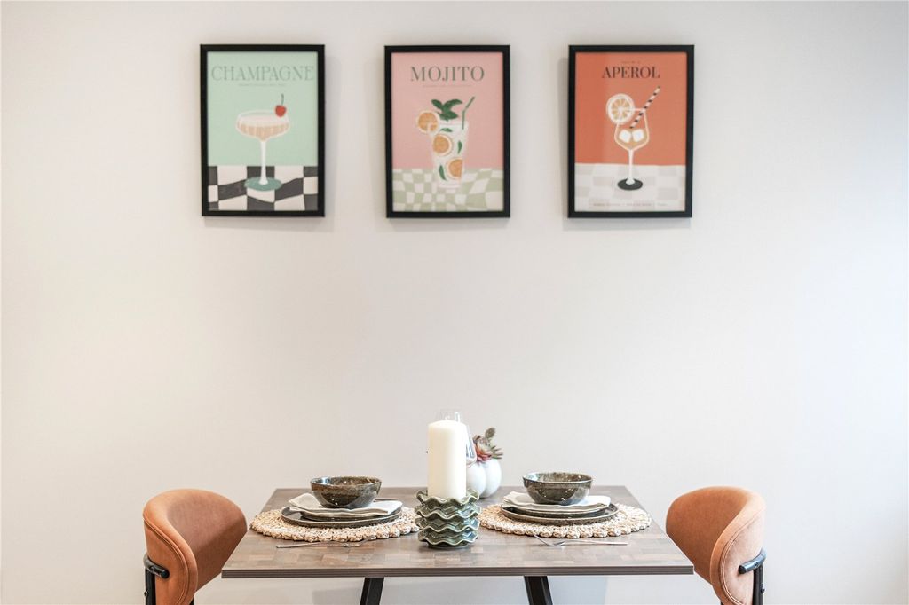 Property photo 2 of 7 Dining Area