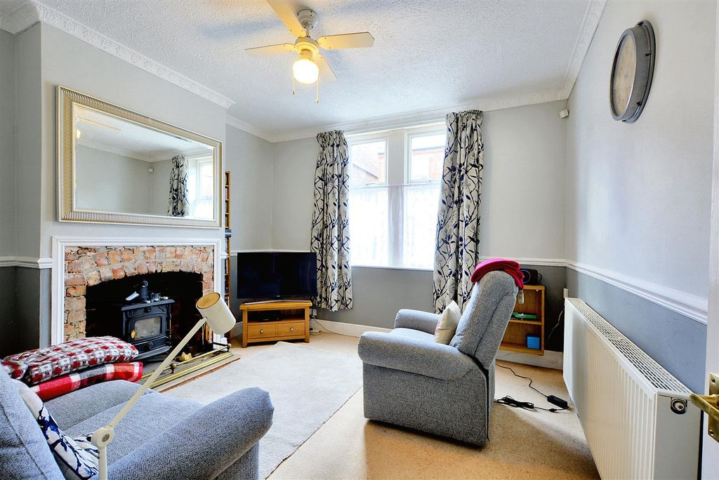 Property photo 2 of 17 Lounge