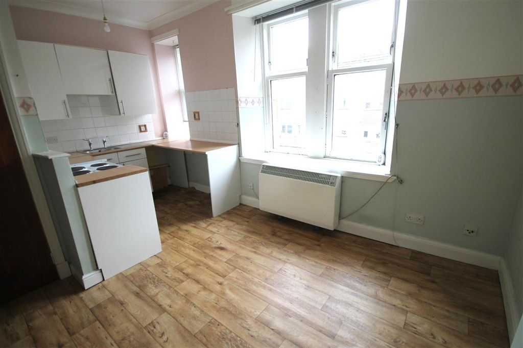 Property photo 2 of 6 Lounge/Kitchen