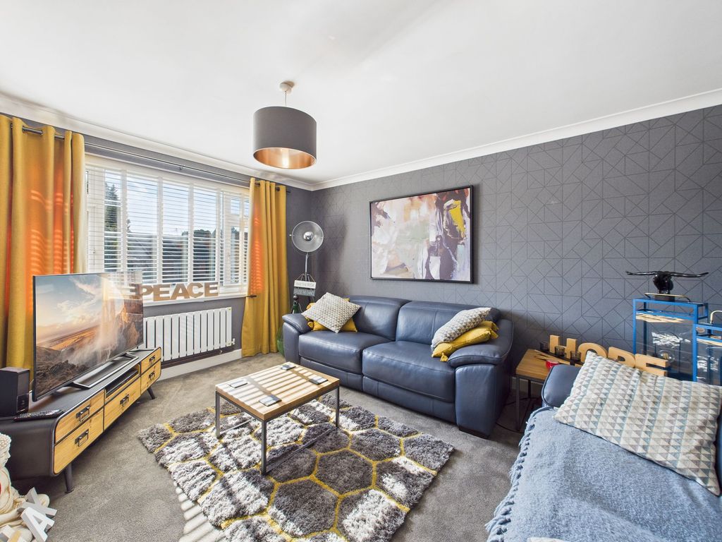 Property photo 2 of 13 Lounge