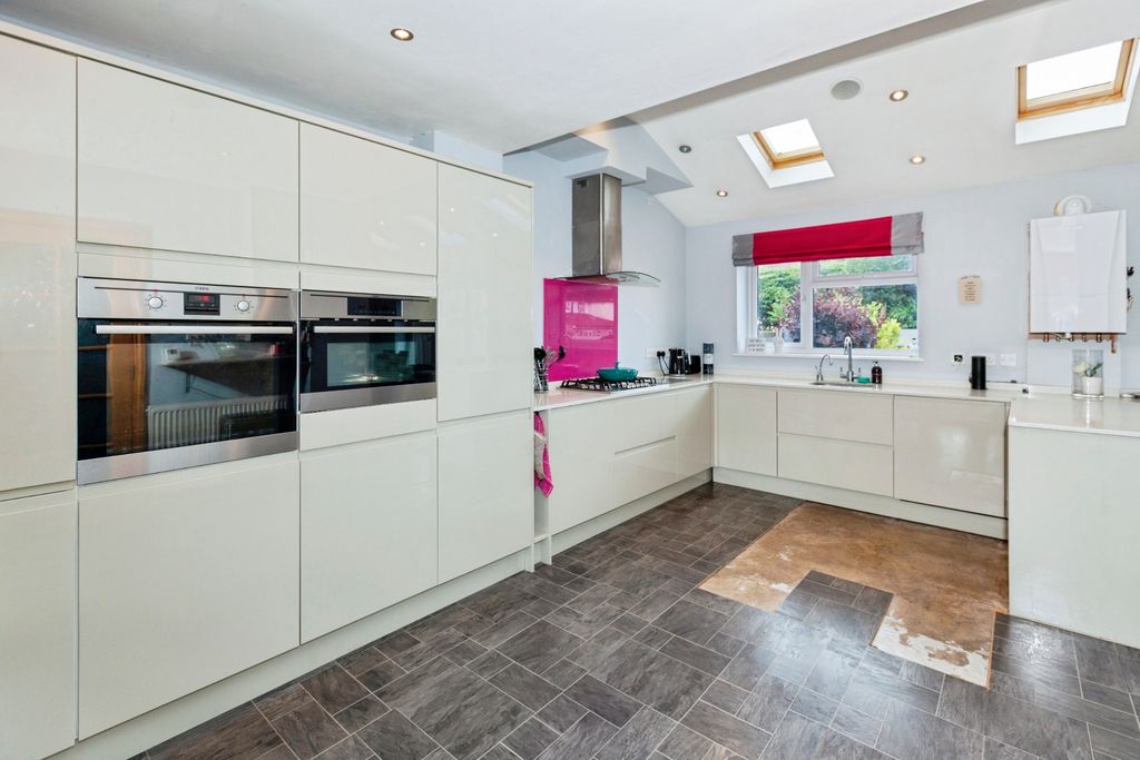 Property photo 3 of 16 Kitchen