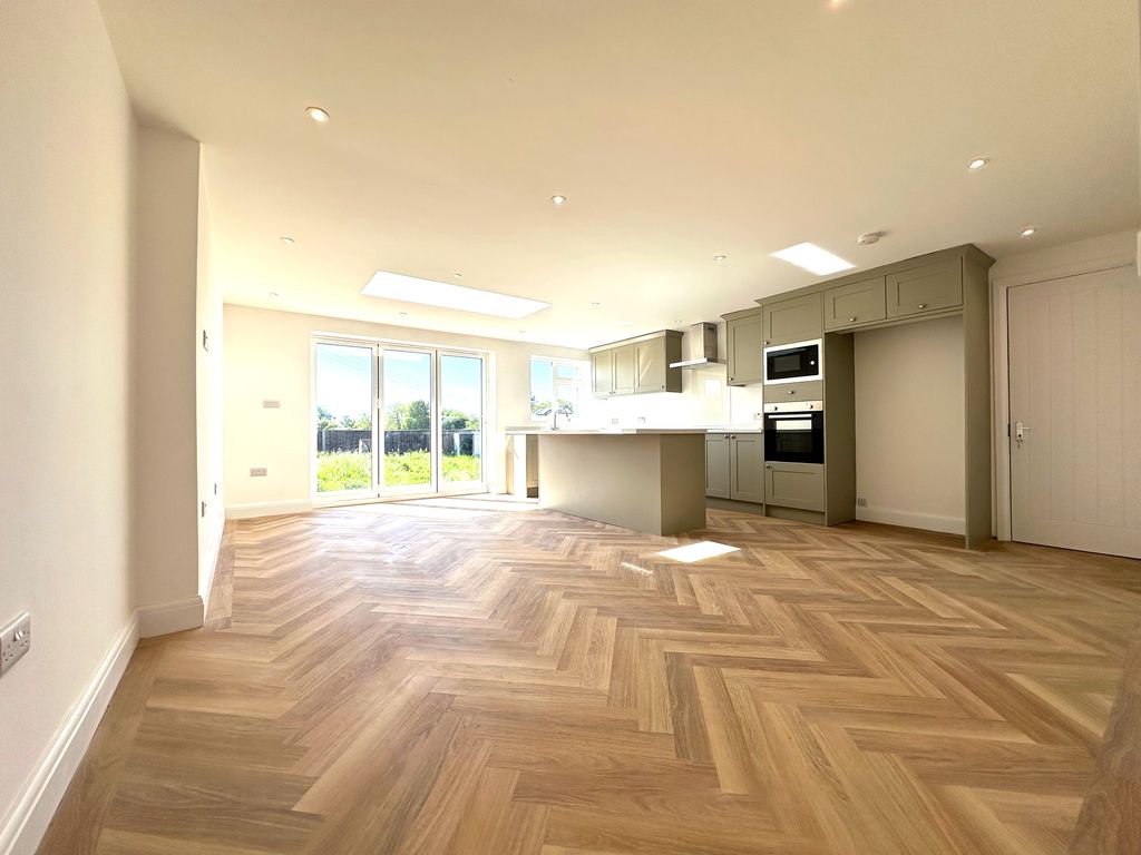 Property photo 2 of 27 Kitchen Diner