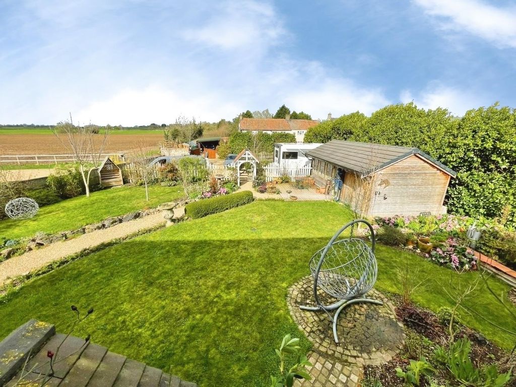 Property photo 2 of 35 7436Ae28-F5Aa377A-84E2-46c6-Be7c-2F13Cb8Dce15.Jpeg