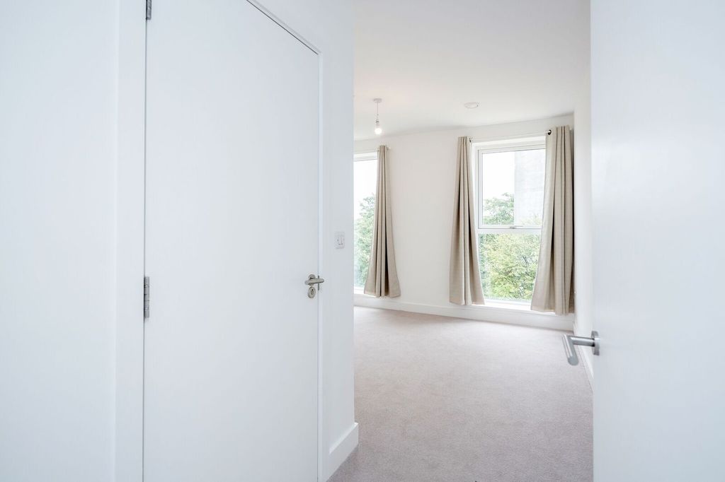 Property photo 3 of 27