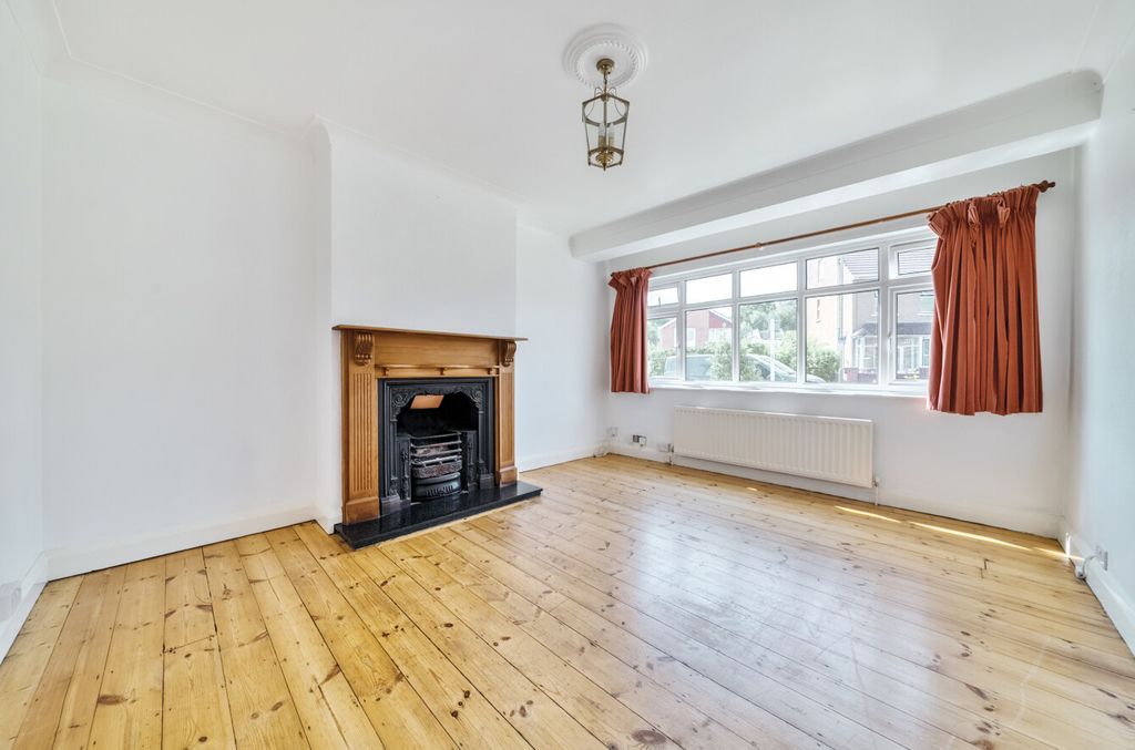 Property photo 2 of 19 1305179-2-6863B38...
