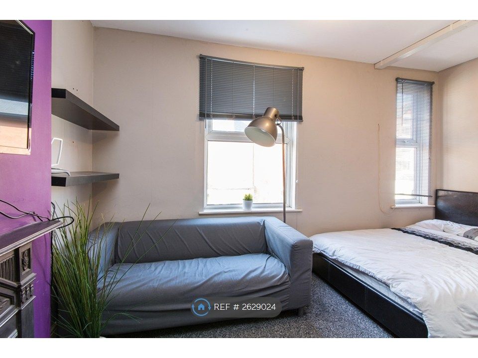 Property photo 1 of 8 Ensuite Room