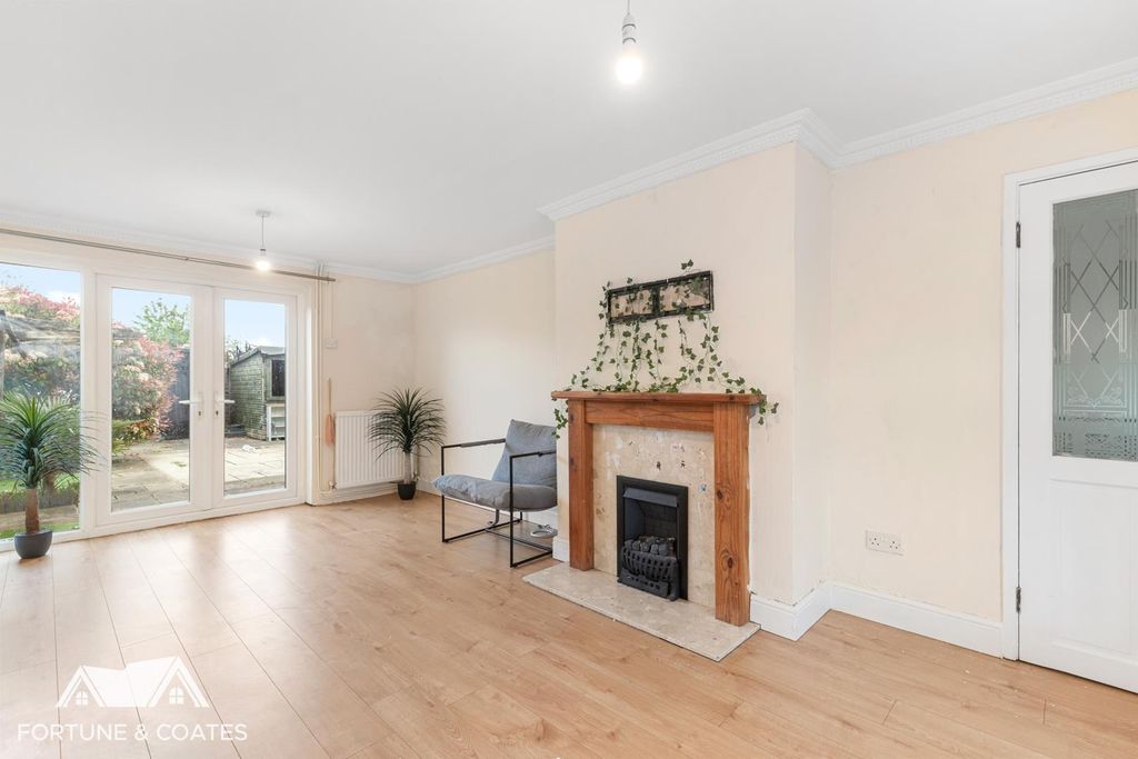 Property photo 3 of 26 Barnmead_18.Jpg