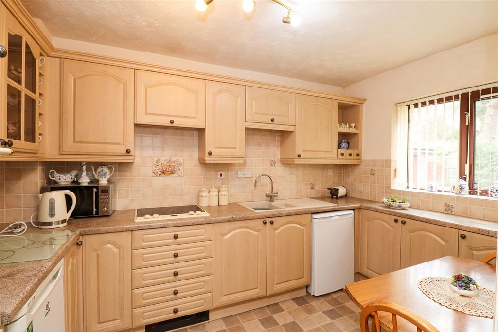 Property photo 2 of 18 Kitchen