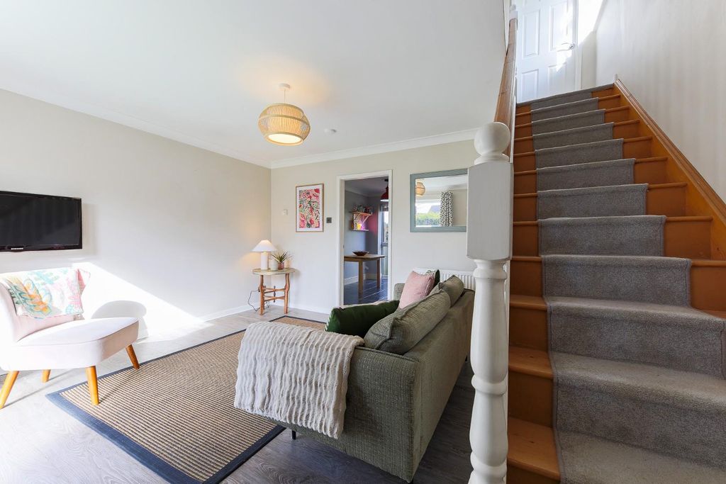 Property photo 2 of 16 Lounge